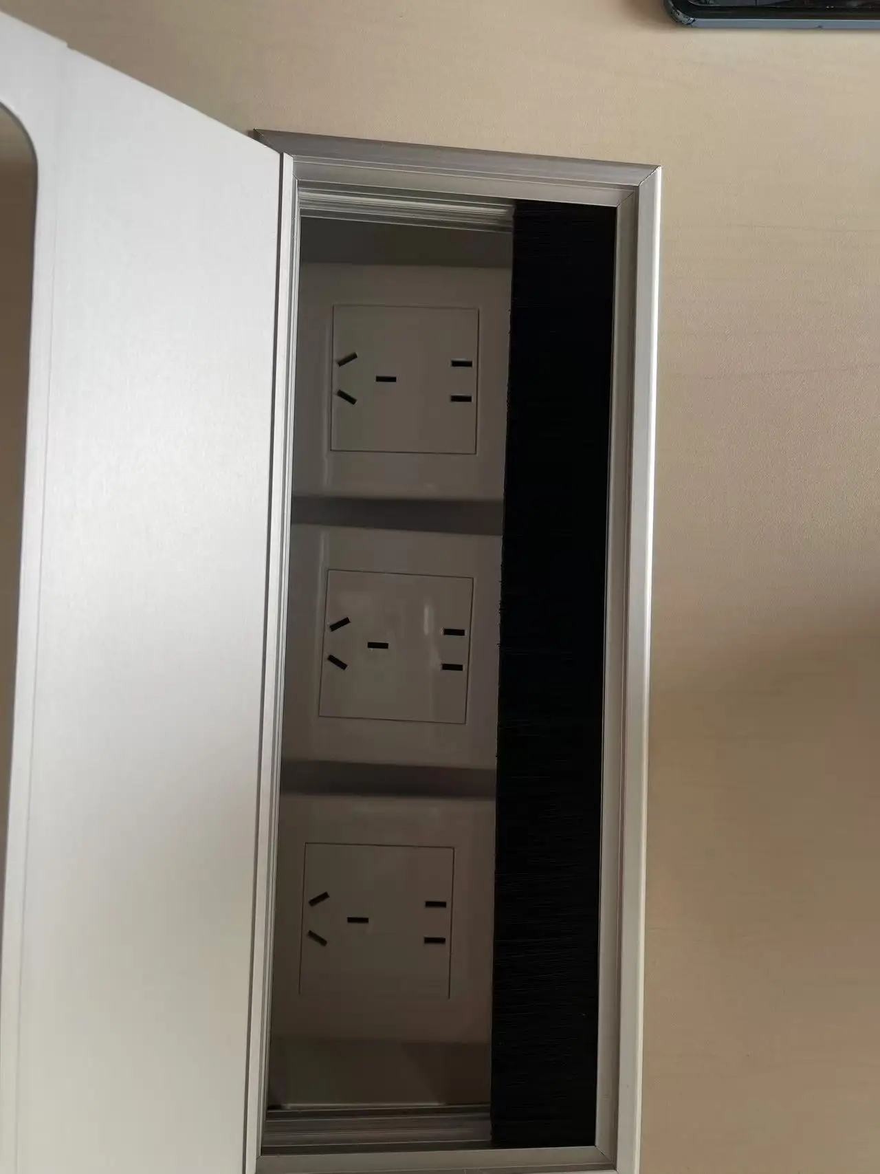 Table Case - Image 3